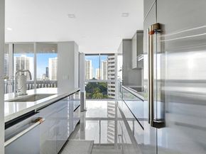 1000 E Island Blvd 1004, Aventura FL 33160