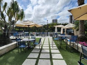 1000 E Island Blvd 1004, Aventura FL 33160