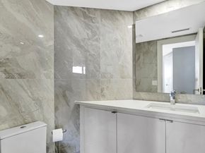 1000 E Island Blvd 1004, Aventura FL 33160