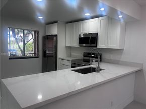 170 Lakeview Dr 103, Weston FL 33326