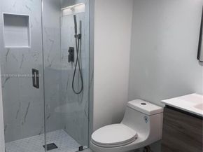 170 Lakeview Dr 103, Weston FL 33326
