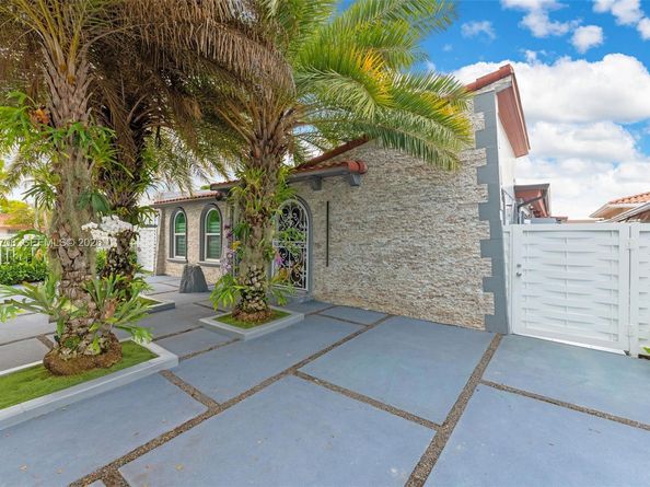 1870 NW 32nd Ave, Miami FL 33125