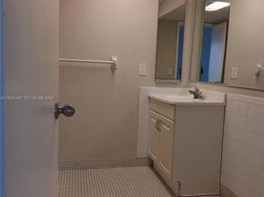 5950 Del Lago Cir 112, Sunrise FL 33313