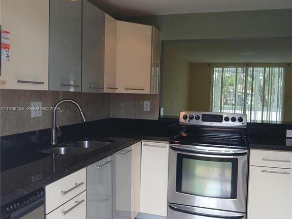 5950 Del Lago Cir 112, Sunrise FL 33313