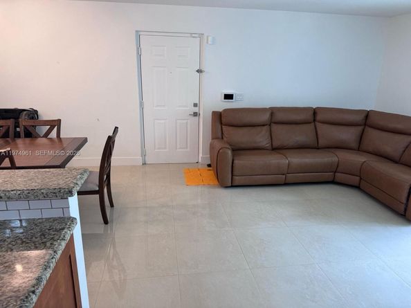 18860 NW 57th Ave 208, Hialeah FL 33015