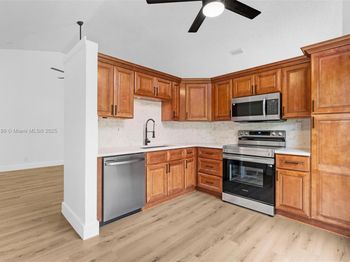 605 Laurel Way