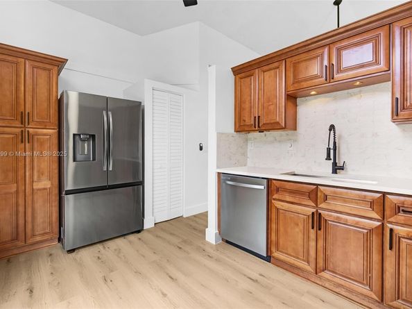 605 Laurel Way, North Lauderdale FL 33068