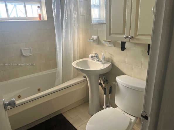 3920 NW 175th St, Miami Gardens FL 33055