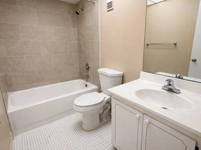 470 Executive Center Dr 2D, West Palm Beach FL 33401
