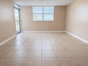 470 Executive Center Dr 2D, West Palm Beach FL 33401