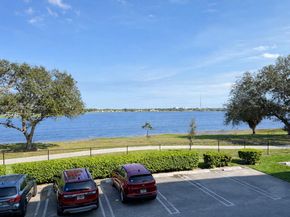 470 Executive Center Dr 2D, West Palm Beach FL 33401
