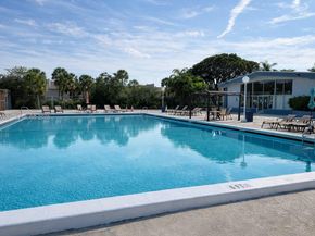 470 Executive Center Dr 2D, West Palm Beach FL 33401