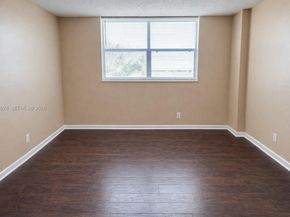 470 Executive Center Dr 2D, West Palm Beach FL 33401