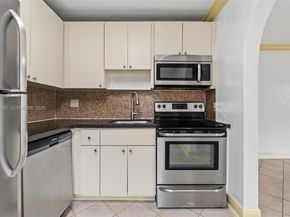 3147 Mcdonald St, Miami FL 33133