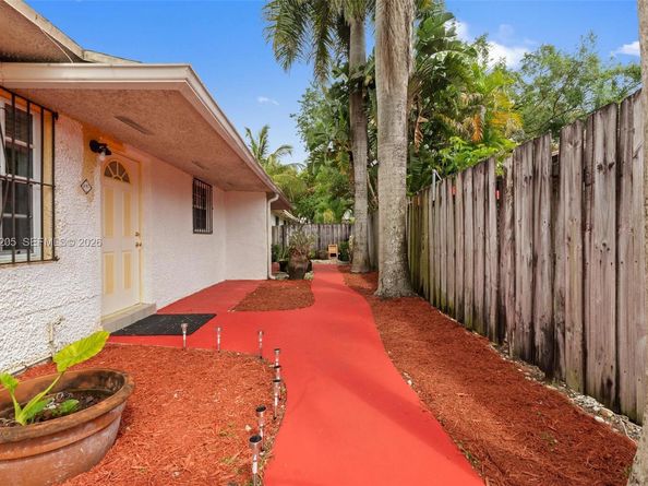 3147 Mcdonald St, Miami FL 33133