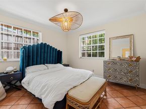 3147 Mcdonald St, Miami FL 33133