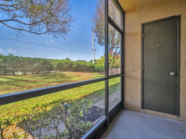 10457 NW 8th St 105, Pembroke Pines FL 33026