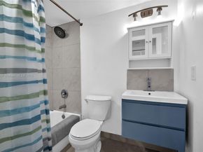 10457 NW 8th St 105, Pembroke Pines FL 33026