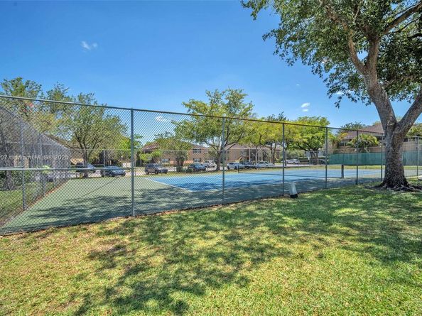 10457 NW 8th St 105, Pembroke Pines FL 33026