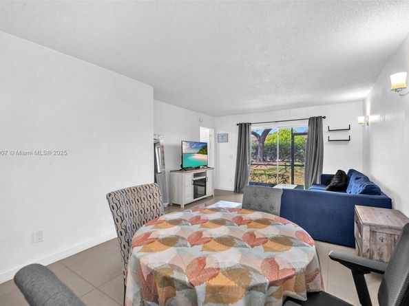 10457 NW 8th St 105, Pembroke Pines FL 33026
