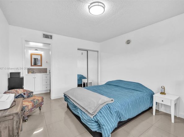 10457 NW 8th St 105, Pembroke Pines FL 33026
