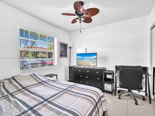 10457 NW 8th St 105, Pembroke Pines FL 33026