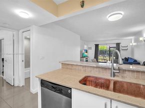 10457 NW 8th St 105, Pembroke Pines FL 33026