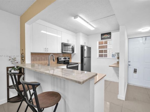 10457 NW 8th St 105, Pembroke Pines FL 33026