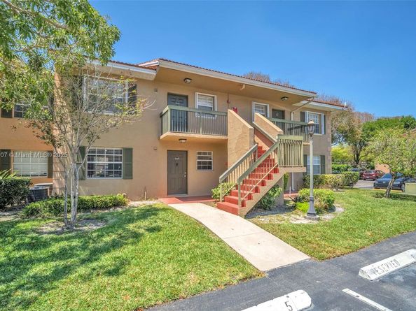 10457 NW 8th St 105, Pembroke Pines FL 33026