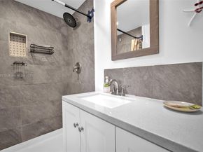 10457 NW 8th St 105, Pembroke Pines FL 33026