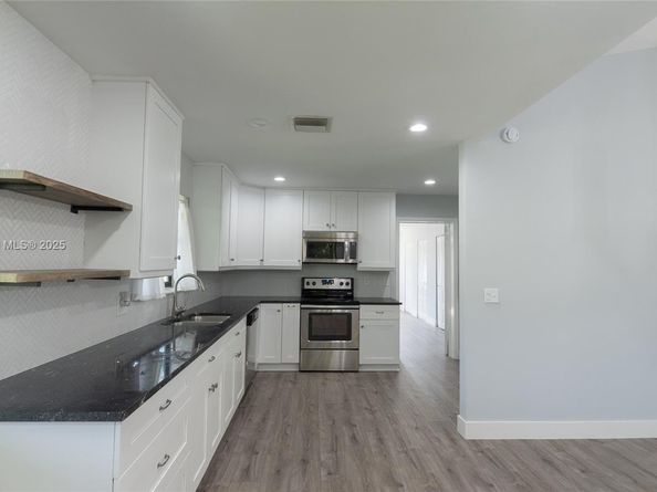 3115 NW 12th St, Delray Beach FL 33445