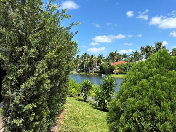 320 Windmill Palm Ave, Plantation FL 33324