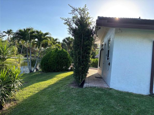 320 Windmill Palm Ave, Plantation FL 33324