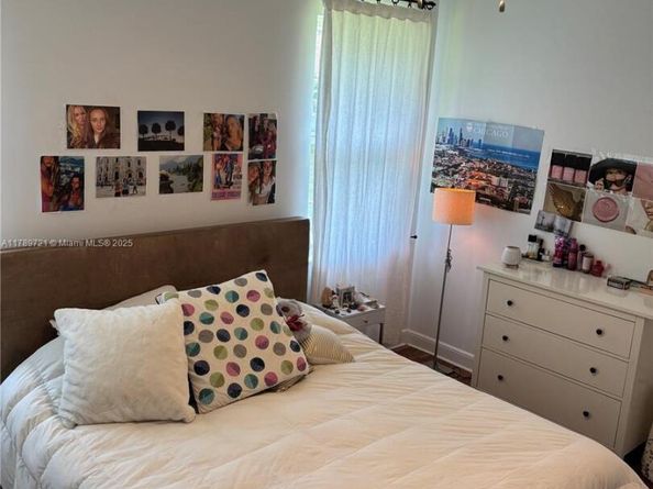 320 Windmill Palm Ave, Plantation FL 33324
