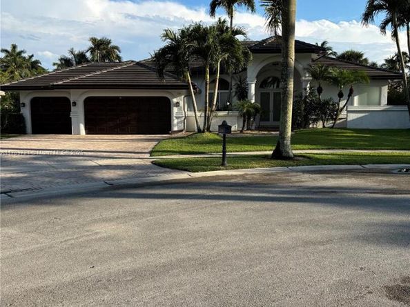 320 Windmill Palm Ave, Plantation FL 33324