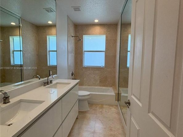 320 Windmill Palm Ave, Plantation FL 33324