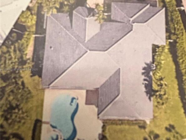 320 Windmill Palm Ave, Plantation FL 33324