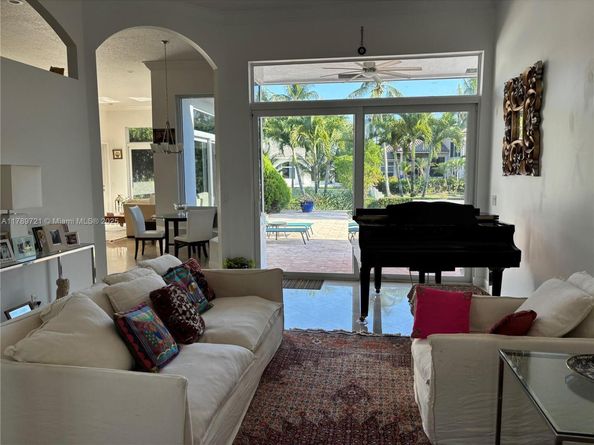 320 Windmill Palm Ave, Plantation FL 33324
