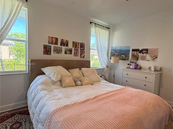 320 Windmill Palm Ave, Plantation FL 33324