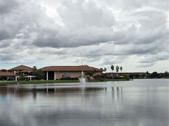 750 SW 133rd Ter 114C, Pembroke Pines FL 33027