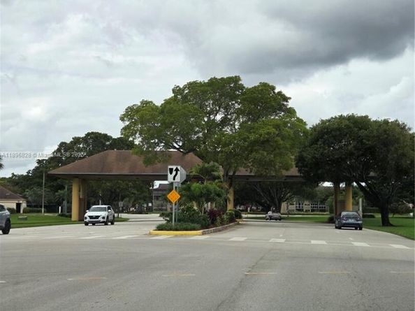 750 SW 133rd Ter 114C, Pembroke Pines FL 33027