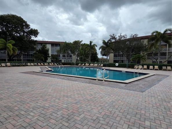 750 SW 133rd Ter 114C, Pembroke Pines FL 33027
