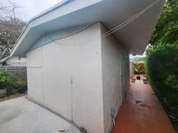 6525 SW 32nd St, Miami FL 33155