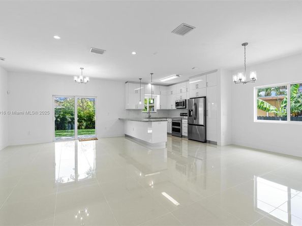550 NW 58th Ct, Miami FL 33126