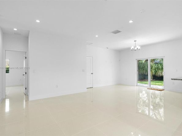 550 NW 58th Ct, Miami FL 33126