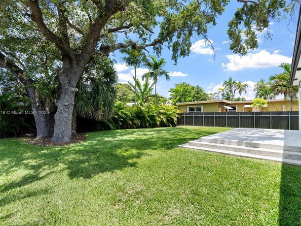 550 NW 58th Ct, Miami FL 33126