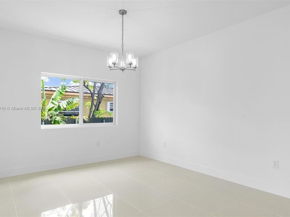 550 NW 58th Ct, Miami FL 33126
