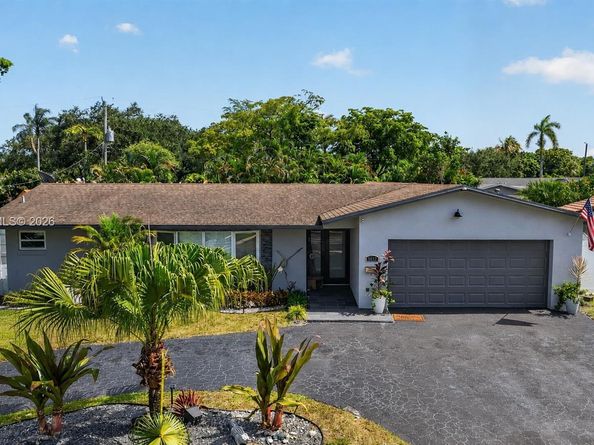 5602 SW 1st St, Plantation FL 33317