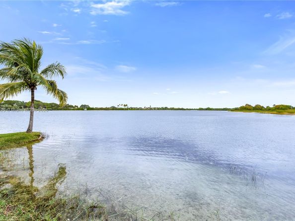 1181 NW 173rd Ave, Pembroke Pines FL 33029