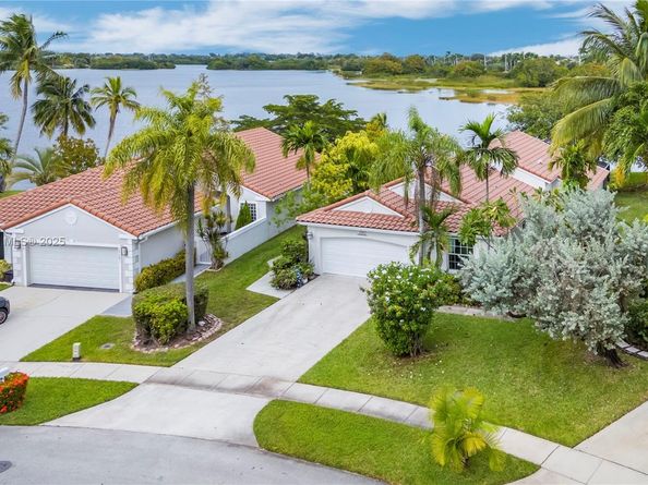 1181 NW 173rd Ave, Pembroke Pines FL 33029